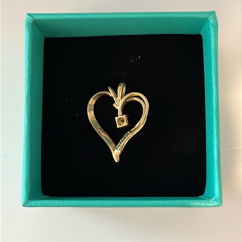 10k Gold Heart Pendant Necklace - Picture 2 of 3